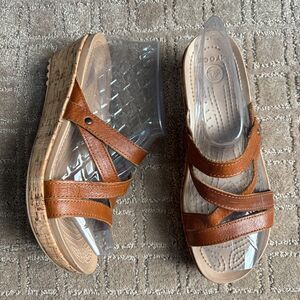 Crocs A-Leigh Sandal Cork Wedge Platform Women's 8 Brown Tan Leather Shoes